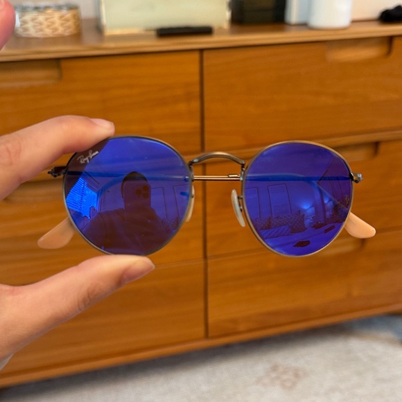 Ray-Ban Round Sunglasses with Blue Lenses